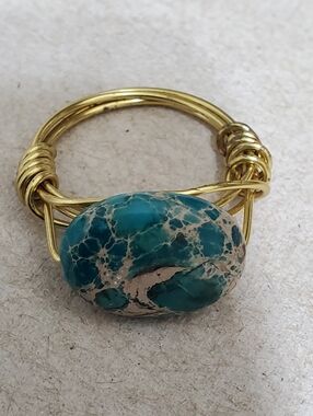 Gold Wire Ring with Turquoise-Mottled Stone/ Komposite/